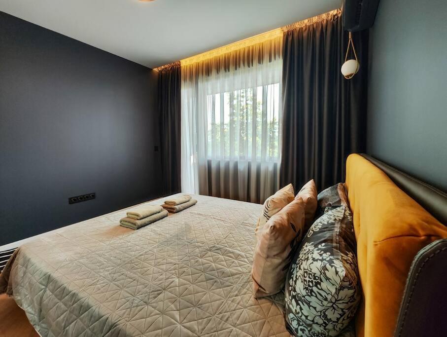 Topaz Beachfront Apartment Varna Bagian luar foto