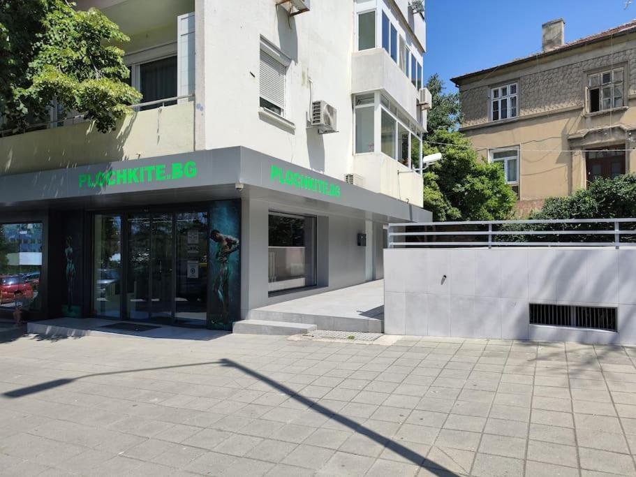 Topaz Beachfront Apartment Varna Bagian luar foto